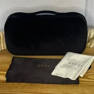 Gucci Black Velvet Large Sunglasses Case, Dust Cover & Cloth. NEW. New Gucci Sunglasses Case Velvet Medium Size With Dust Cloth  main image 4